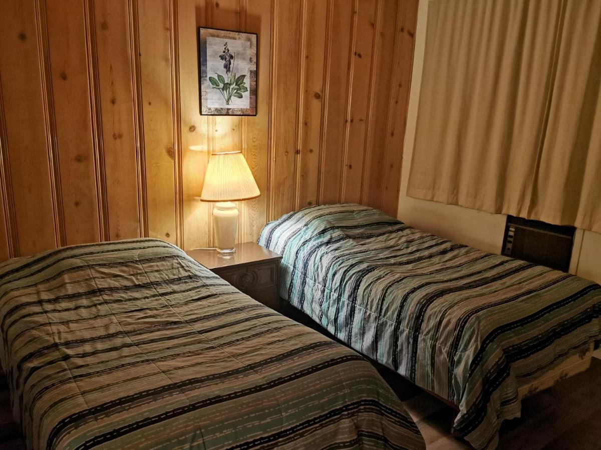 The Cedars Motel プリンストン エクステリア 写真