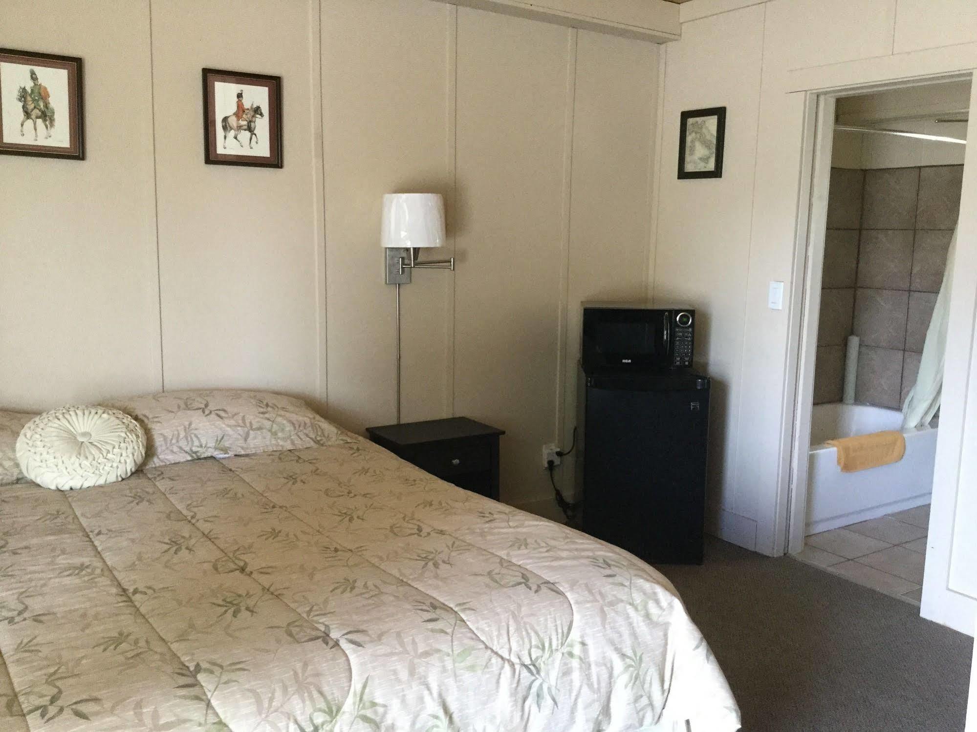 The Cedars Motel プリンストン エクステリア 写真